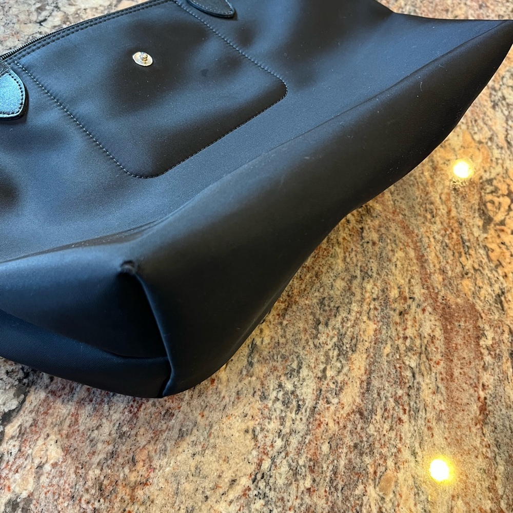Black Women's Tote Shoulder Bag
14” wide 10” long
Longchamp Le Pliage - Picture 4 of 5